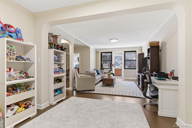 6960 108th Street 306, Forest Hills, NY 11375