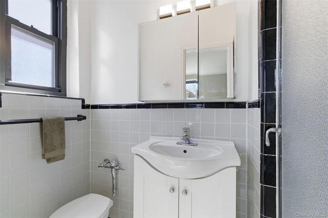 6960 108th Street 306, Forest Hills, NY 11375