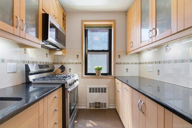 6960 108th Street 306, Forest Hills, NY 11375