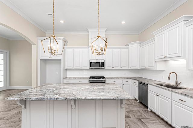 6529 Silver Oak, Baton Rouge, LA 70817