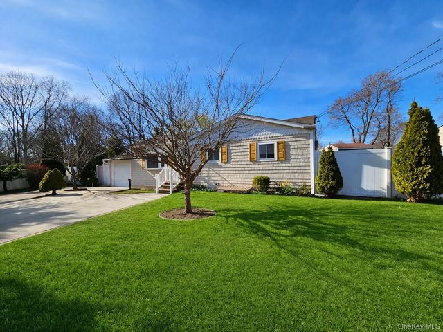 56 Applegate Drive, Central Islip, NY 11722