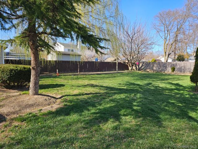 56 Applegate Drive, Central Islip, NY 11722