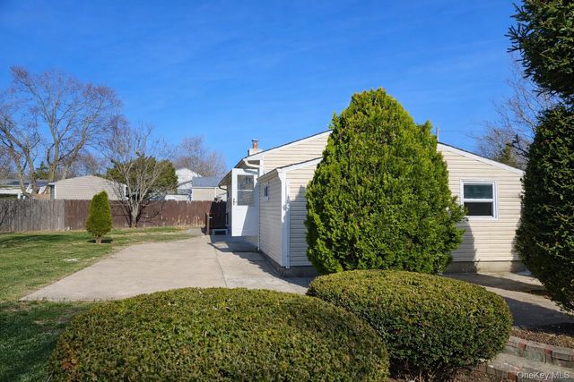 56 Applegate Drive, Central Islip, NY 11722