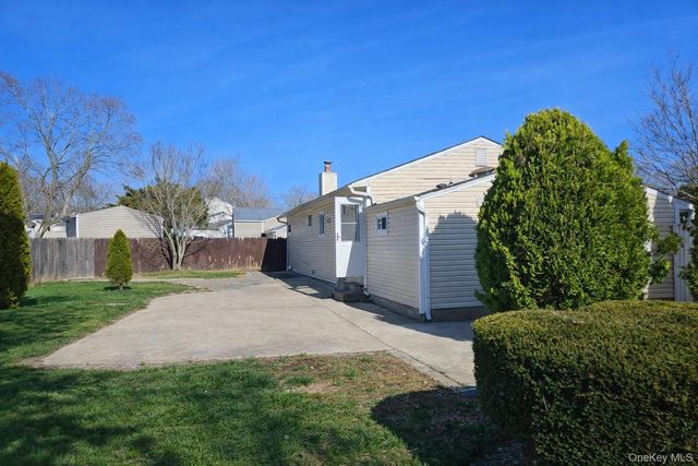 56 Applegate Drive, Central Islip, NY 11722