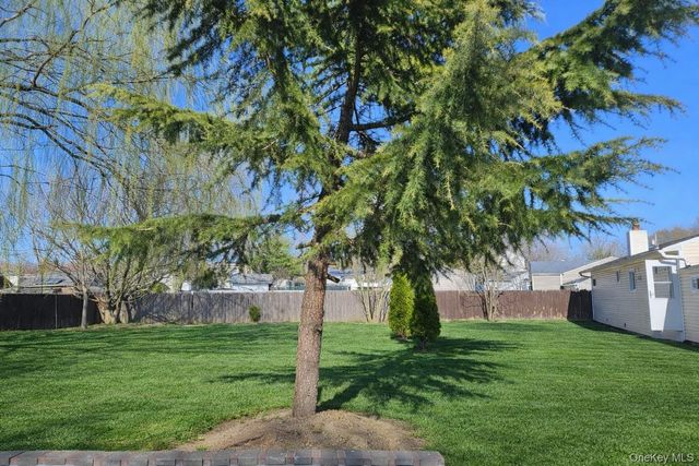 56 Applegate Drive, Central Islip, NY 11722