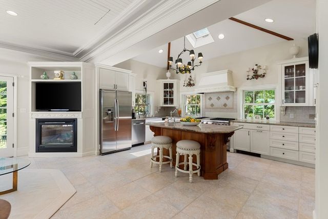 20 Woodholm Rd, Manchester, MA 01944