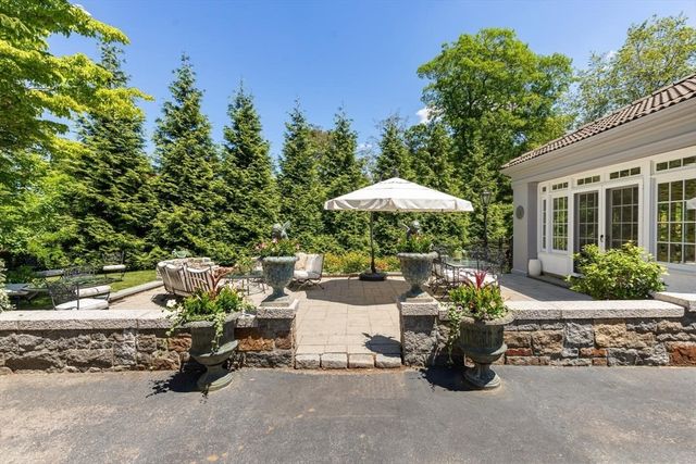 20 Woodholm Rd, Manchester, MA 01944