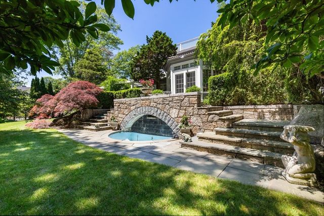 20 Woodholm Rd, Manchester, MA 01944