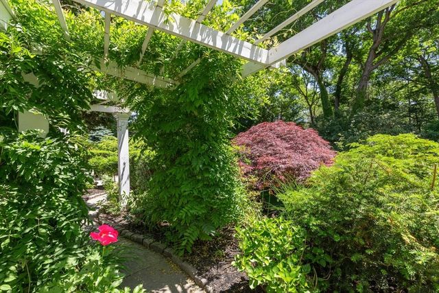20 Woodholm Rd, Manchester, MA 01944