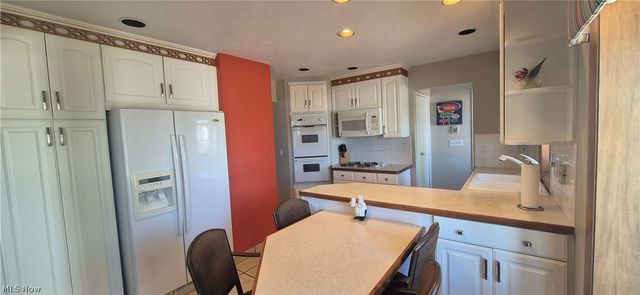 73 E Hillsdale Avenue, Seven Hills, OH 44131
