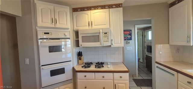 73 E Hillsdale Avenue, Seven Hills, OH 44131