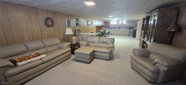 73 E Hillsdale Avenue, Seven Hills, OH 44131