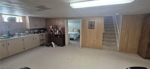 73 E Hillsdale Avenue, Seven Hills, OH 44131