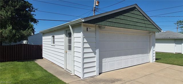 73 E Hillsdale Avenue, Seven Hills, OH 44131