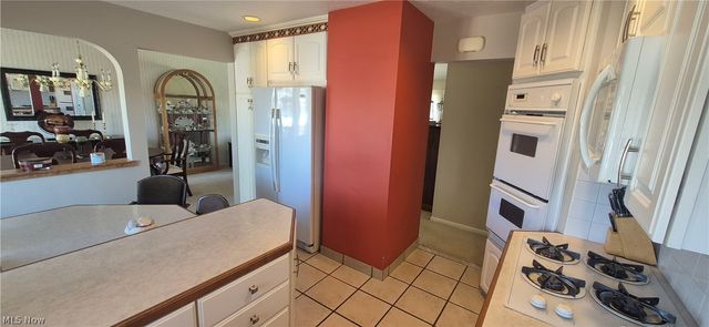 73 E Hillsdale Avenue, Seven Hills, OH 44131