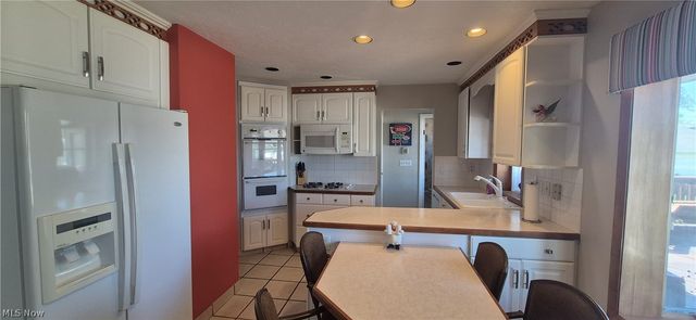 73 E Hillsdale Avenue, Seven Hills, OH 44131