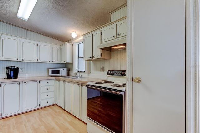 4550 CHARTER STREET, Zephyrhills, FL 33542