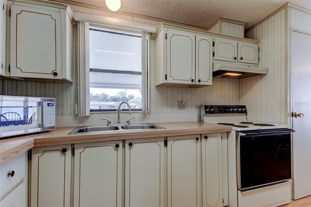 4550 CHARTER STREET, Zephyrhills, FL 33542