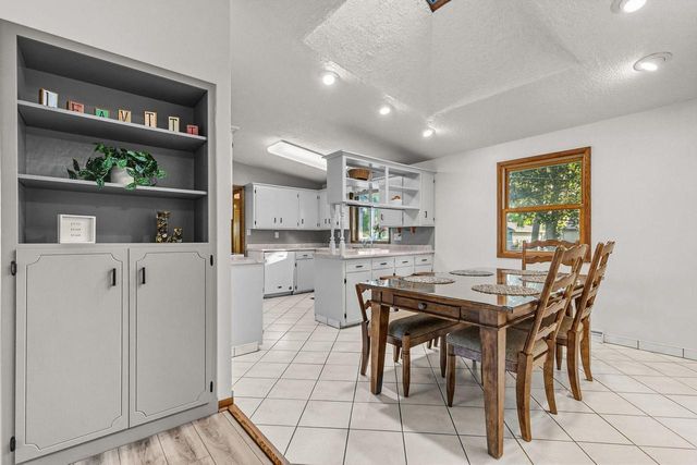 2512 N CHESTWOOD COURT, Appleton, WI 54911