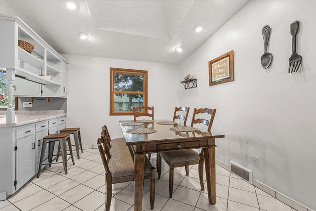 2512 N CHESTWOOD COURT, Appleton, WI 54911