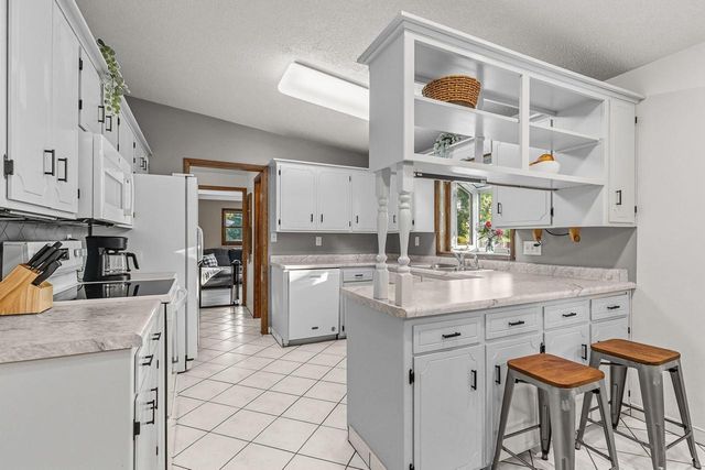 2512 N CHESTWOOD COURT, Appleton, WI 54911