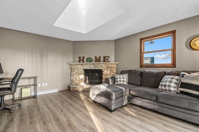 2512 N CHESTWOOD COURT, Appleton, WI 54911