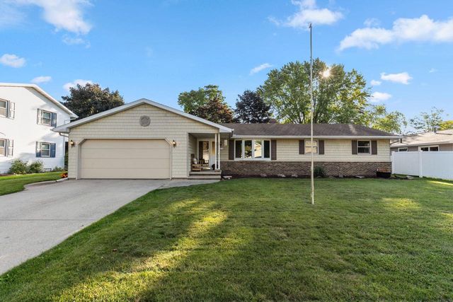 2512 N CHESTWOOD COURT, Appleton, WI 54911