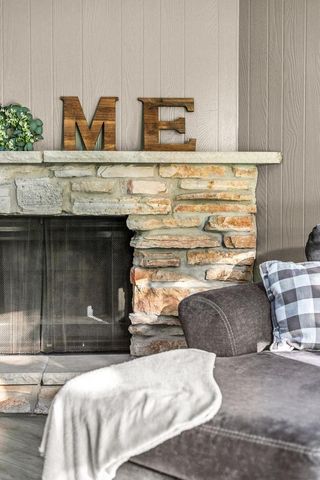 2512 N CHESTWOOD COURT, Appleton, WI 54911