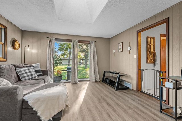 2512 N CHESTWOOD COURT, Appleton, WI 54911