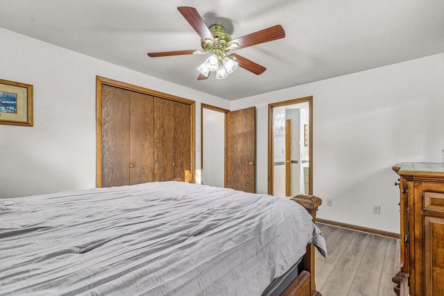 2512 N CHESTWOOD COURT, Appleton, WI 54911