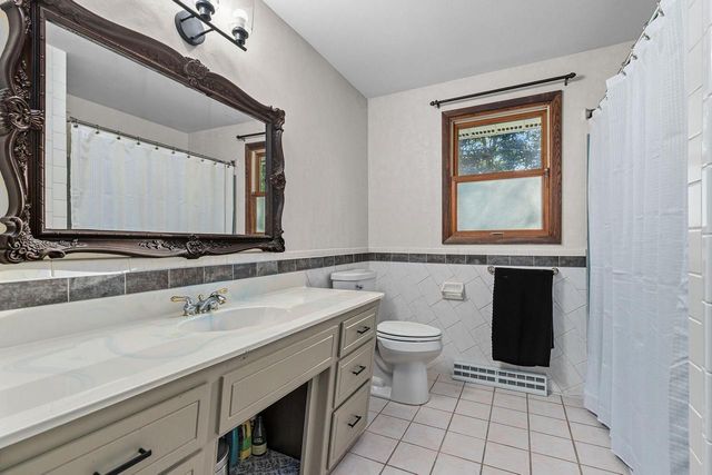 2512 N CHESTWOOD COURT, Appleton, WI 54911