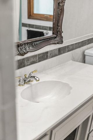 2512 N CHESTWOOD COURT, Appleton, WI 54911