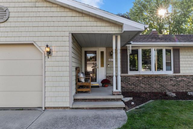 2512 N CHESTWOOD COURT, Appleton, WI 54911