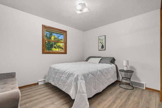 2512 N CHESTWOOD COURT, Appleton, WI 54911