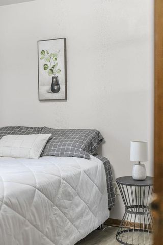 2512 N CHESTWOOD COURT, Appleton, WI 54911