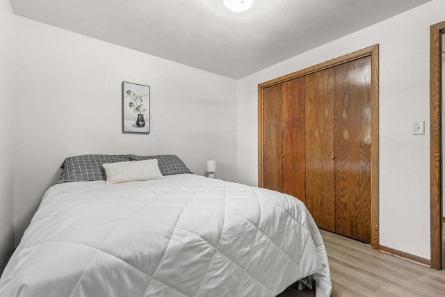 2512 N CHESTWOOD COURT, Appleton, WI 54911