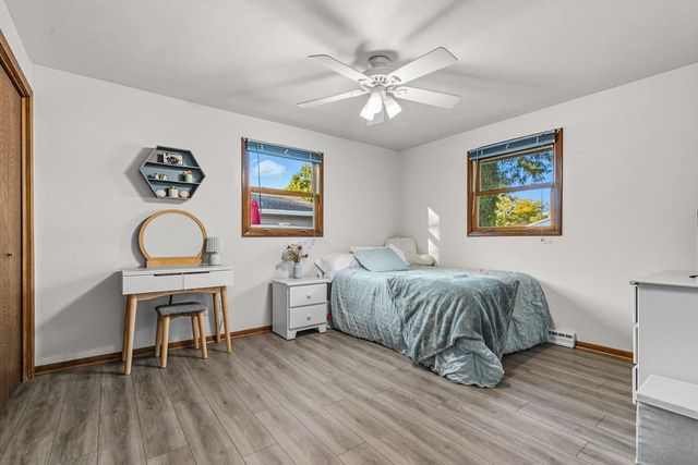 2512 N CHESTWOOD COURT, Appleton, WI 54911