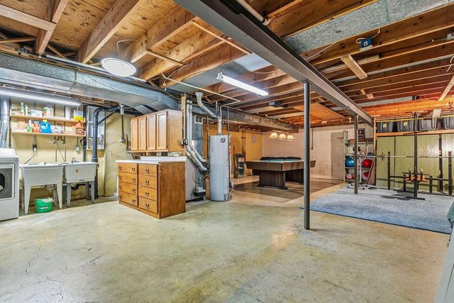 2512 N CHESTWOOD COURT, Appleton, WI 54911