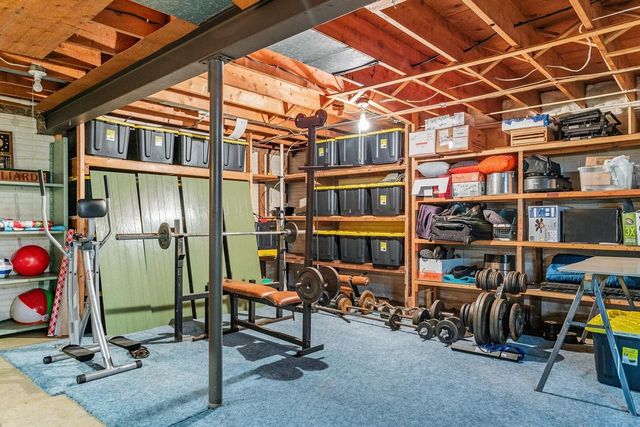 2512 N CHESTWOOD COURT, Appleton, WI 54911