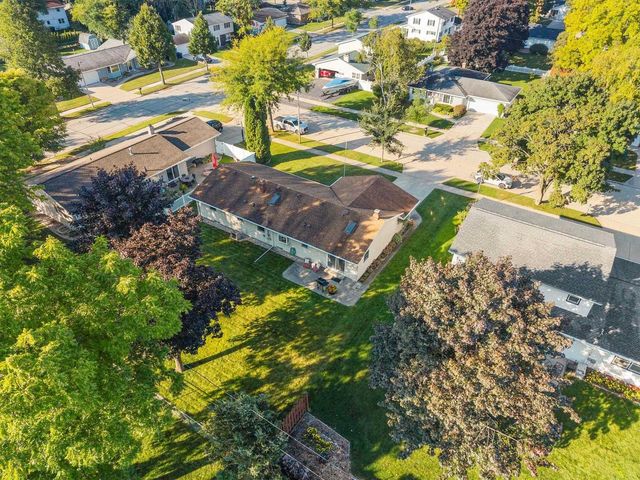 2512 N CHESTWOOD COURT, Appleton, WI 54911