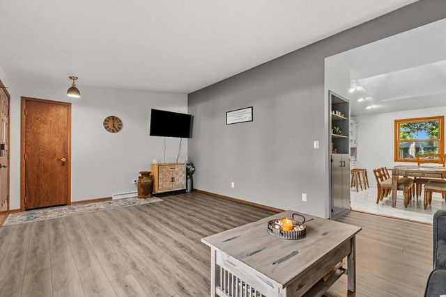 2512 N CHESTWOOD COURT, Appleton, WI 54911