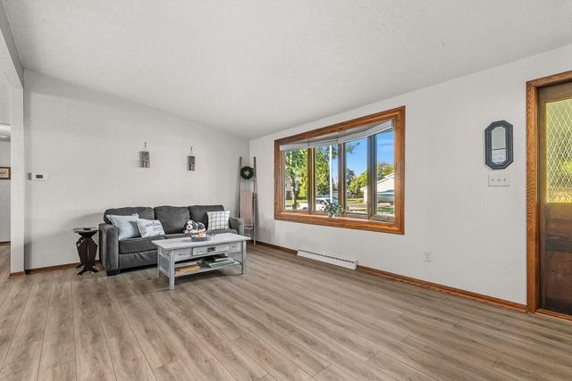 2512 N CHESTWOOD COURT, Appleton, WI 54911