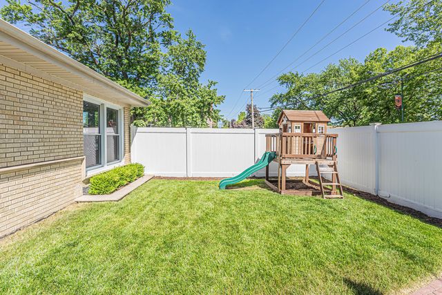 9858 S Springfield Avenue, Evergreen Park, IL 60805