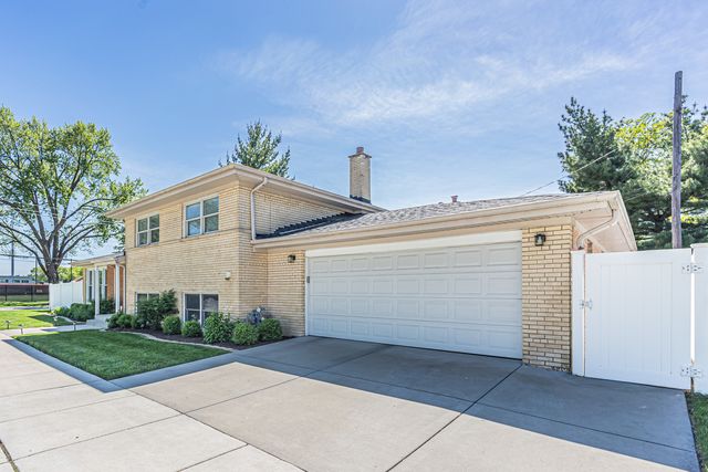 9858 S Springfield Avenue, Evergreen Park, IL 60805