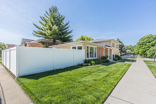 9858 S Springfield Avenue, Evergreen Park, IL 60805