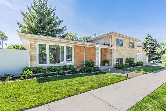 9858 S Springfield Avenue, Evergreen Park, IL 60805