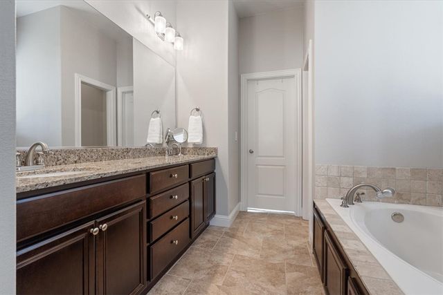 2402 Riverfront Lane, Fayetteville, AR 72703