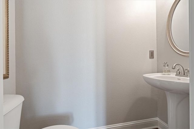 2402 Riverfront Lane, Fayetteville, AR 72703