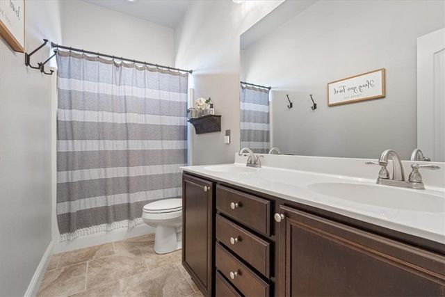 2402 Riverfront Lane, Fayetteville, AR 72703