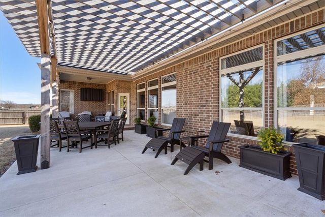 2402 Riverfront Lane, Fayetteville, AR 72703